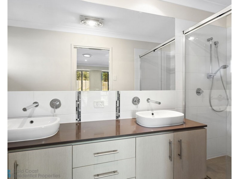 42 Roberts Drive, Maudsland QLD 4210