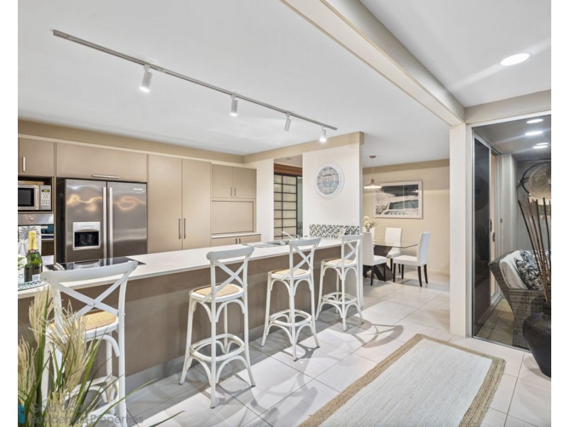 21 Naranja Crescent, Benowa QLD 4217