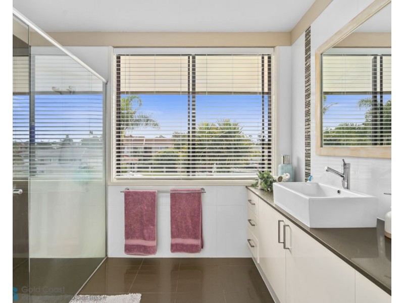 21 Naranja Crescent, Benowa QLD 4217