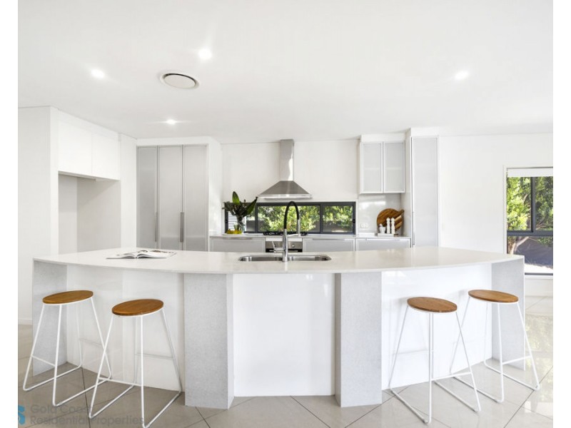 65 Bermuda Street, Broadbeach Waters QLD 4218