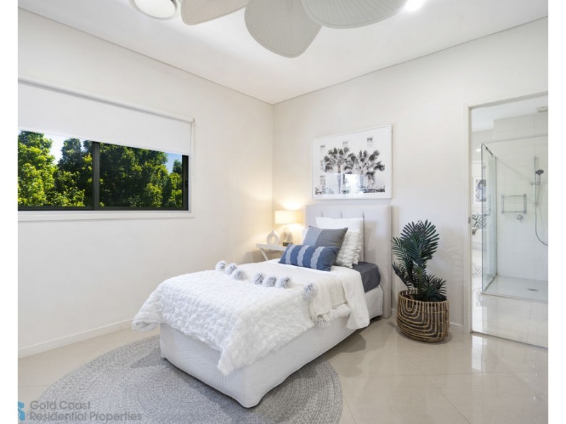 65 Bermuda Street, Broadbeach Waters QLD 4218