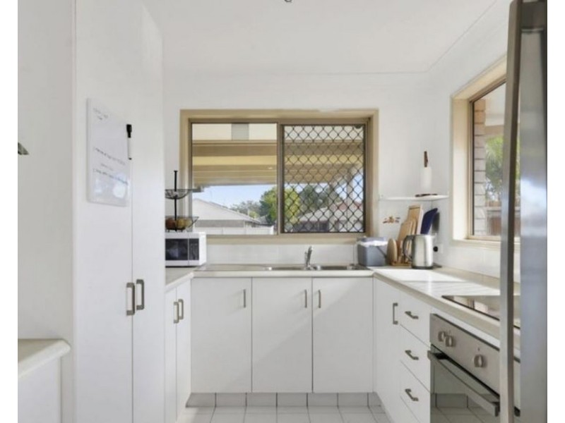 1/17 Coventry Court, Labrador QLD 4215