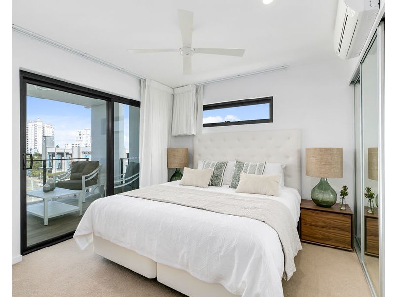 Broadbeach Waters QLD 4218