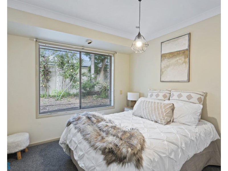 6 Portland Place, Helensvale QLD 4212