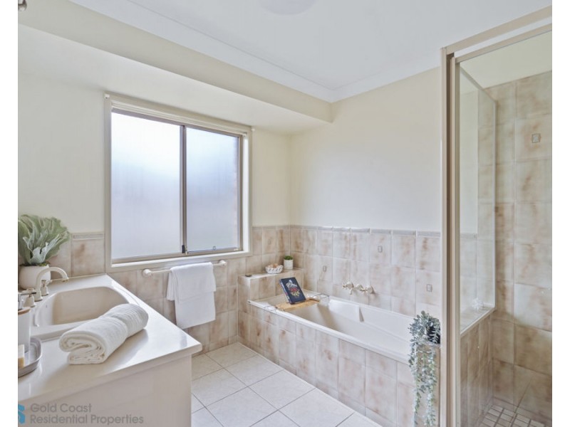 6 Portland Place, Helensvale QLD 4212