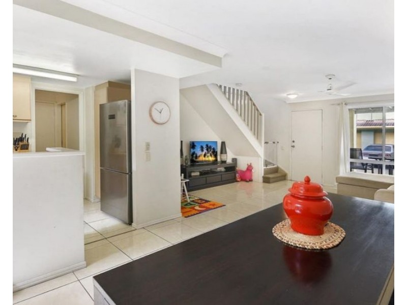 201/215 Cottesloe Drive, Mermaid Waters QLD 4218