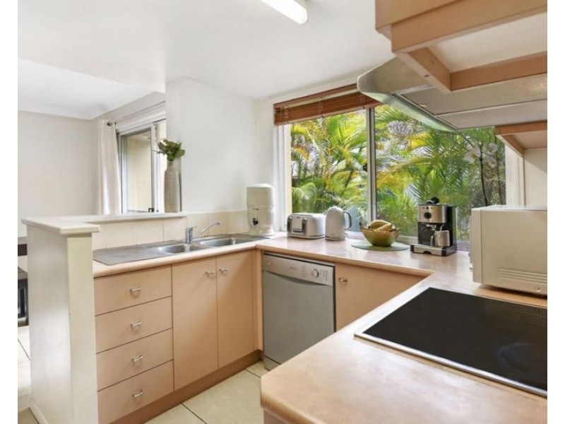 201/215 Cottesloe Drive, Mermaid Waters QLD 4218