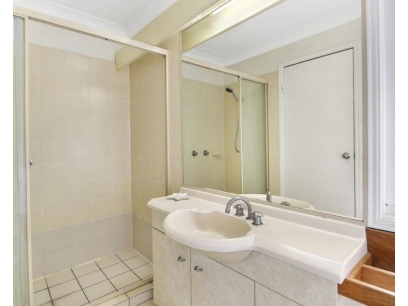 201/215 Cottesloe Drive, Mermaid Waters QLD 4218