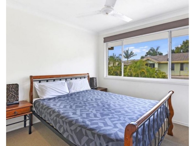201/215 Cottesloe Drive, Mermaid Waters QLD 4218