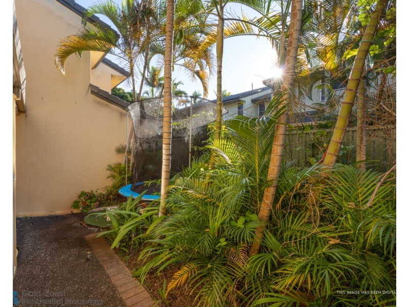 201/215 Cottesloe Drive, Mermaid Waters QLD 4218