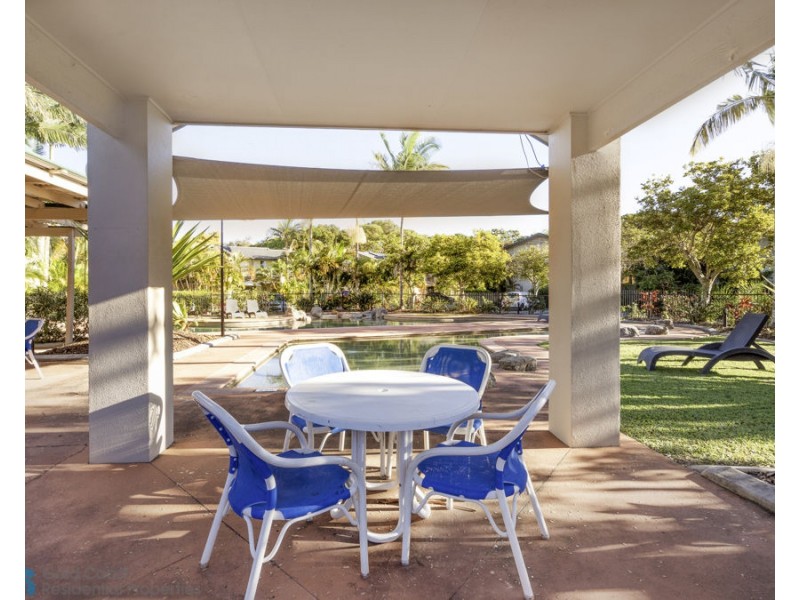 201/215 Cottesloe Drive, Mermaid Waters QLD 4218