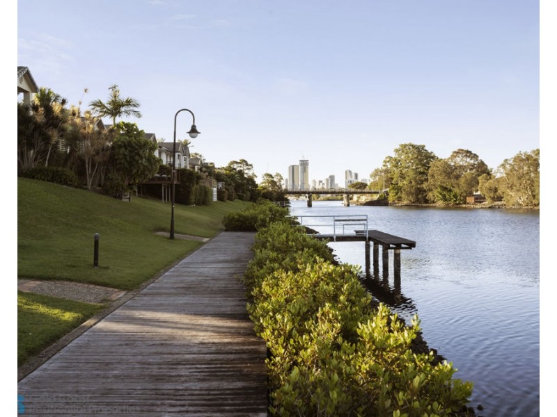 201/215 Cottesloe Drive, Mermaid Waters QLD 4218