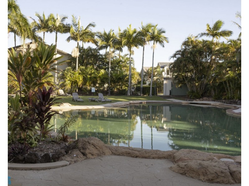 201/215 Cottesloe Drive, Mermaid Waters QLD 4218