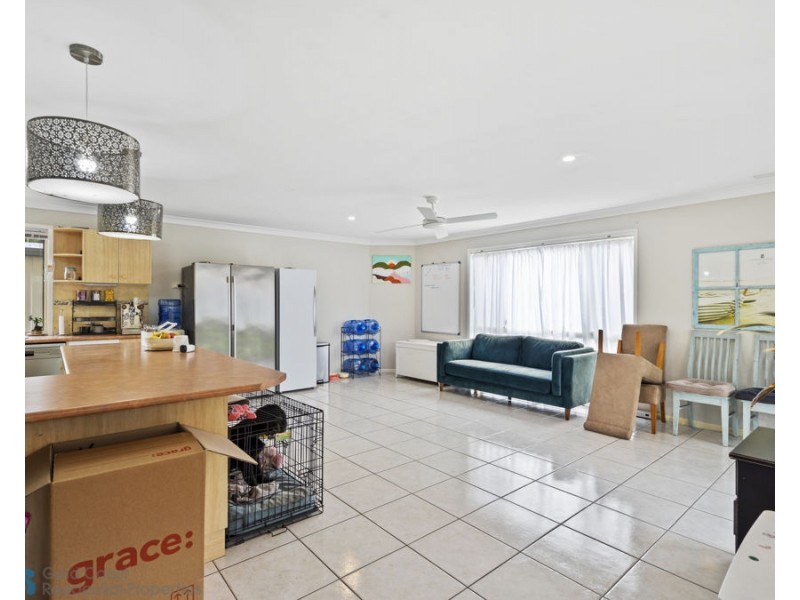 1 Kettlewell Chase, Arundel QLD 4214