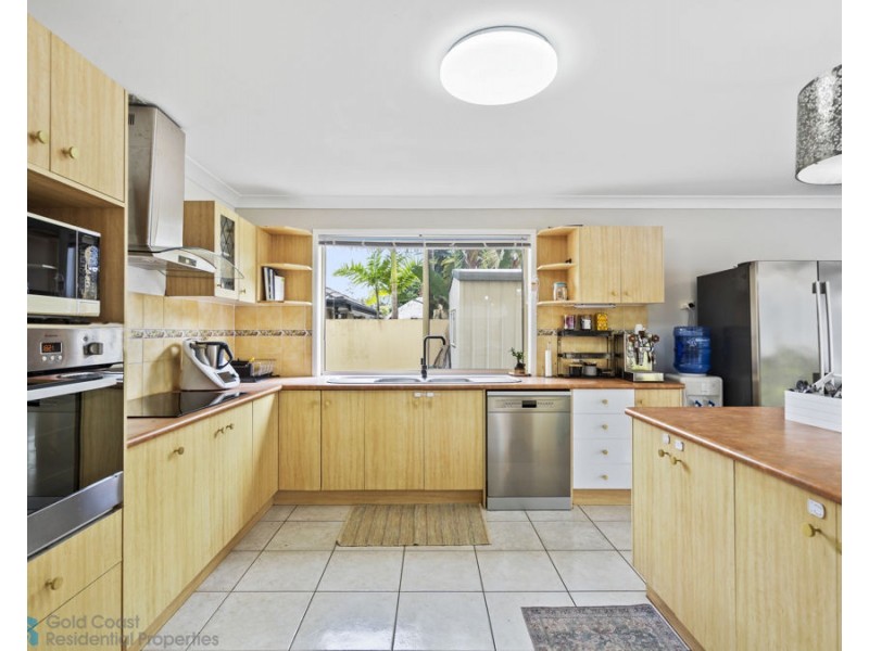 1 Kettlewell Chase, Arundel QLD 4214