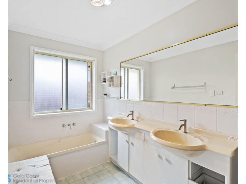 1 Kettlewell Chase, Arundel QLD 4214