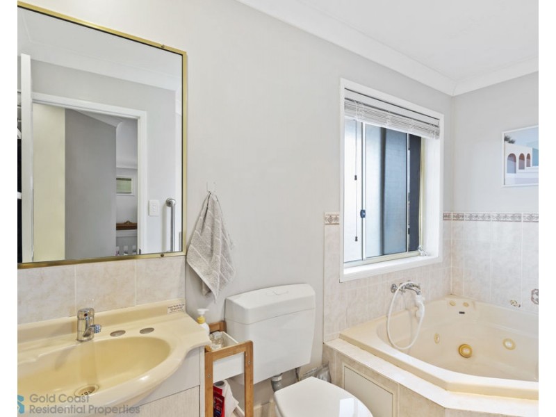 1 Kettlewell Chase, Arundel QLD 4214