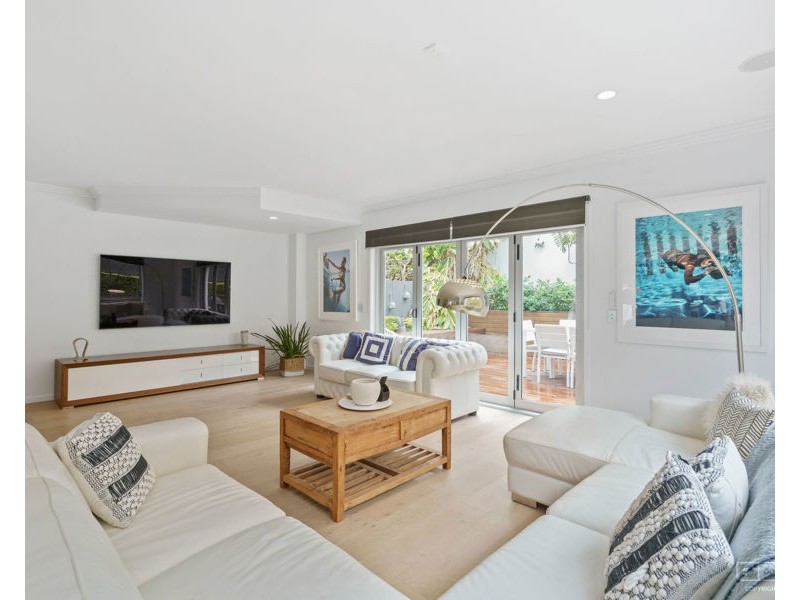 131 Falconer Street, Southport QLD 4215