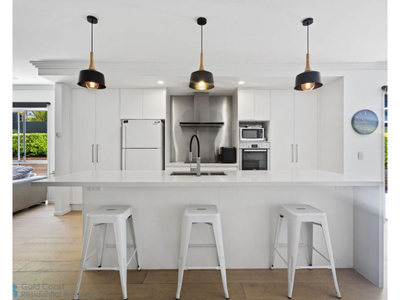 131 Falconer Street, Southport QLD 4215