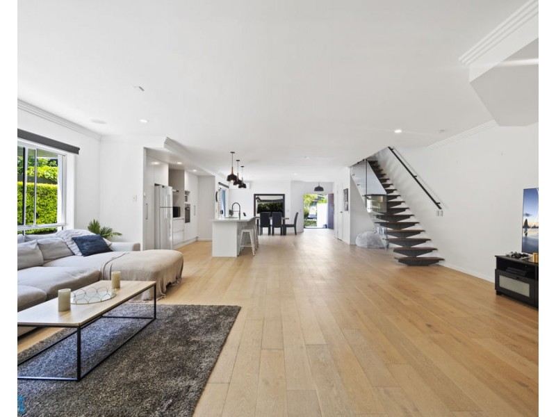 131 Falconer Street, Southport QLD 4215