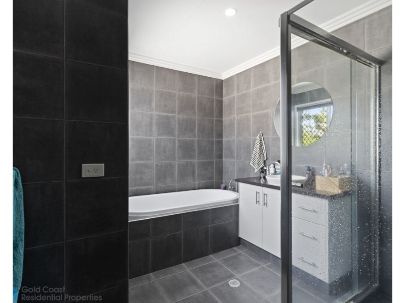 131 Falconer Street, Southport QLD 4215