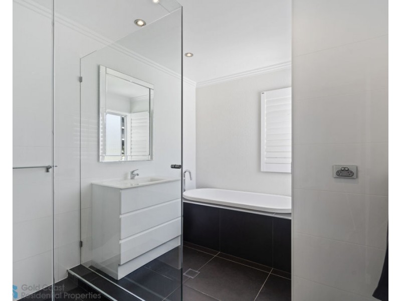 131 Falconer Street, Southport QLD 4215