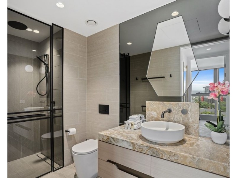 10808/36 Old Burleigh Road, Surfers Paradise QLD 4217