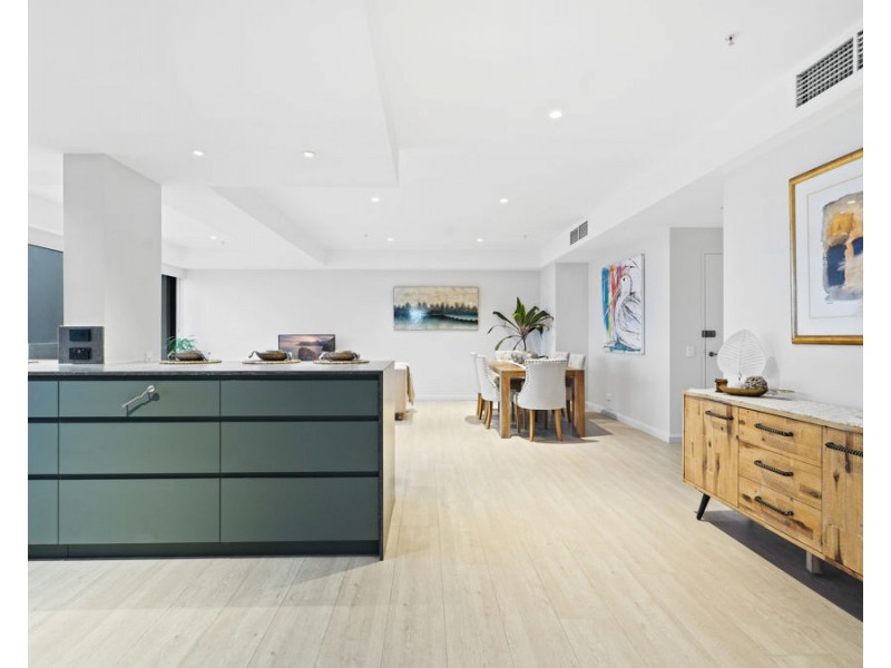 1402/2865 Gold Coast Highway, Surfers Paradise QLD 4217
