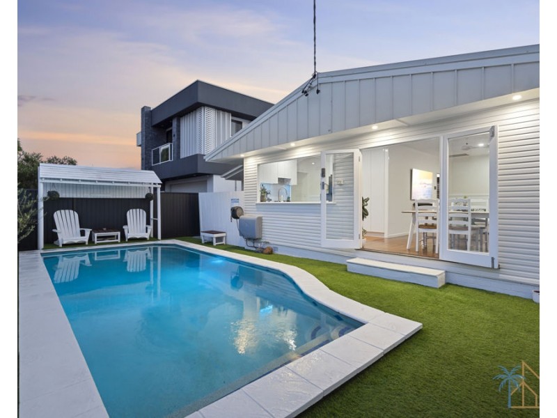 24 Middle St, Labrador QLD 4215