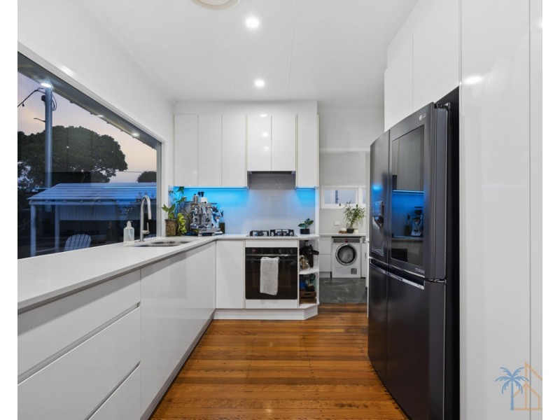 24 Middle St, Labrador QLD 4215