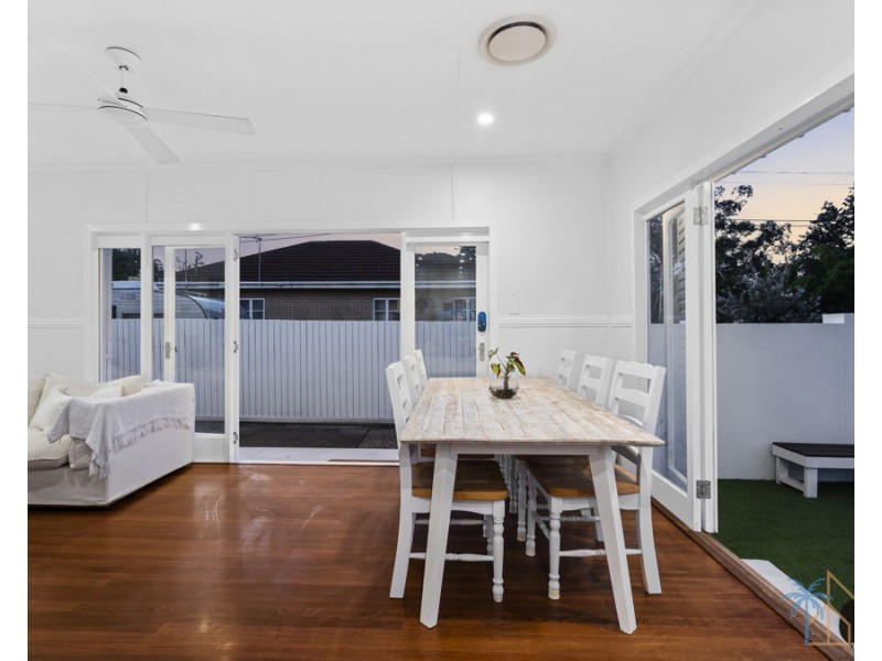 24 Middle St, Labrador QLD 4215