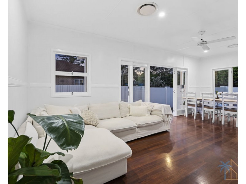 24 Middle St, Labrador QLD 4215