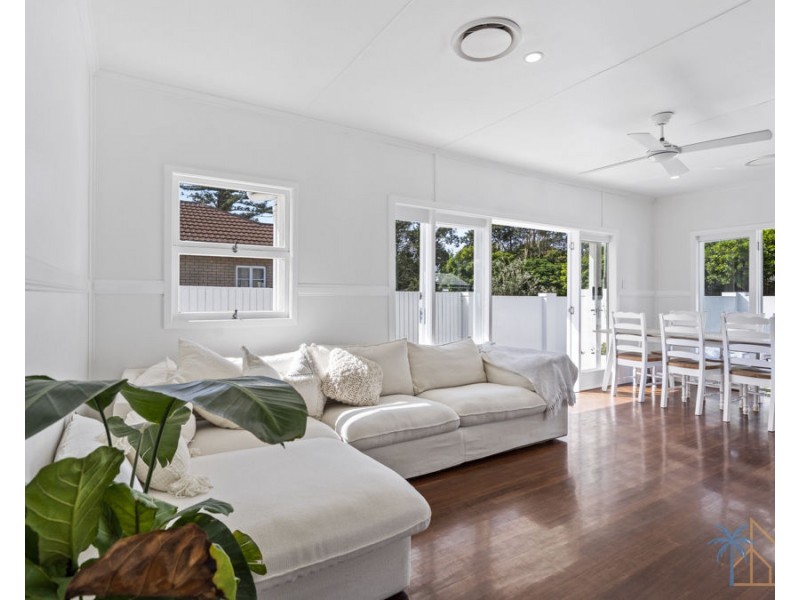 24 Middle St, Labrador QLD 4215