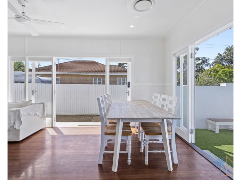 24 Middle St, Labrador QLD 4215