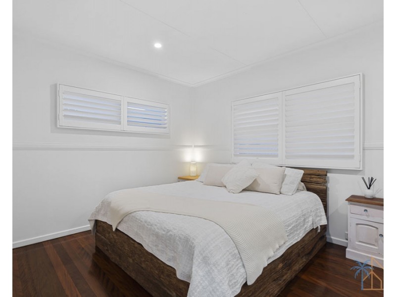 24 Middle St, Labrador QLD 4215