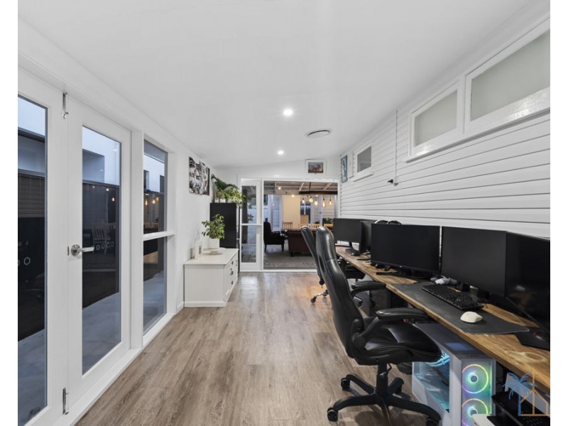 24 Middle St, Labrador QLD 4215