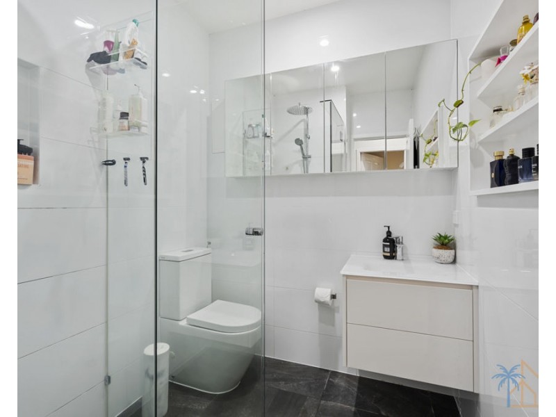 24 Middle St, Labrador QLD 4215