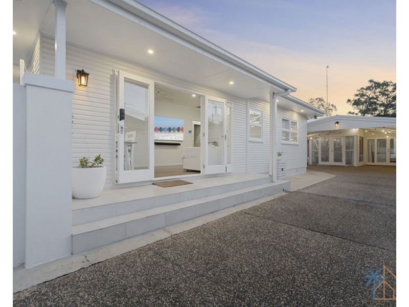 24 Middle St, Labrador QLD 4215