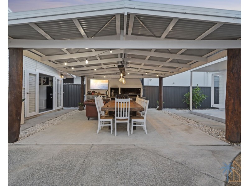 24 Middle St, Labrador QLD 4215