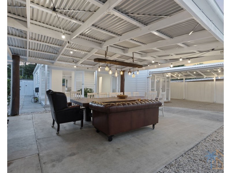 24 Middle St, Labrador QLD 4215