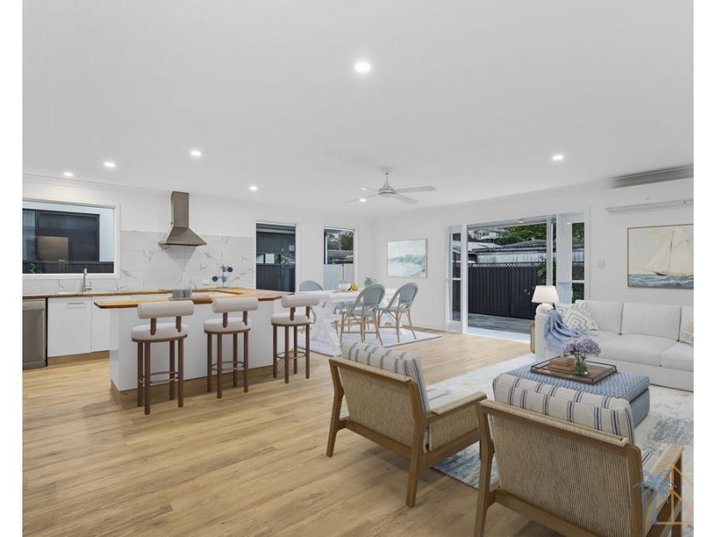 24 Middle St, Labrador QLD 4215