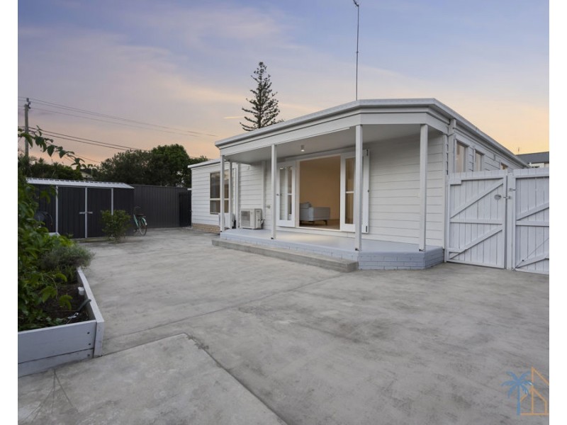 24 Middle St, Labrador QLD 4215