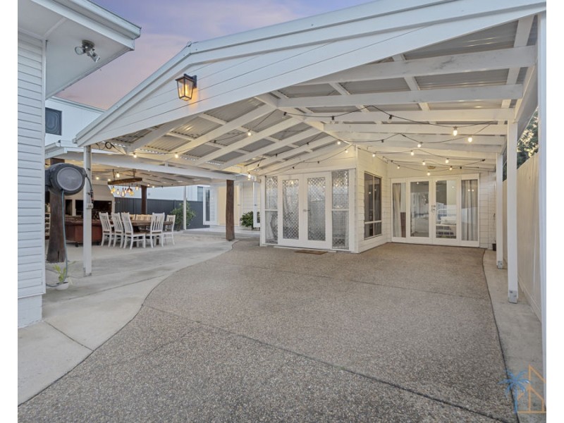 24 Middle St, Labrador QLD 4215