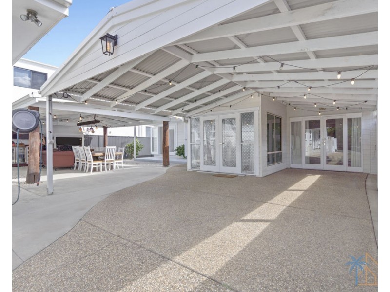 24 Middle St, Labrador QLD 4215