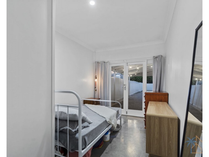 24 Middle St, Labrador QLD 4215