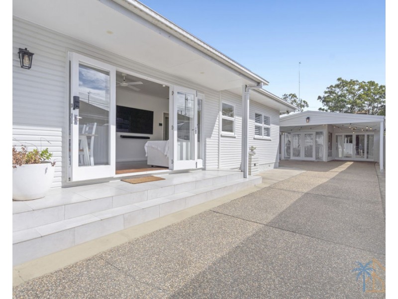 24 Middle St, Labrador QLD 4215