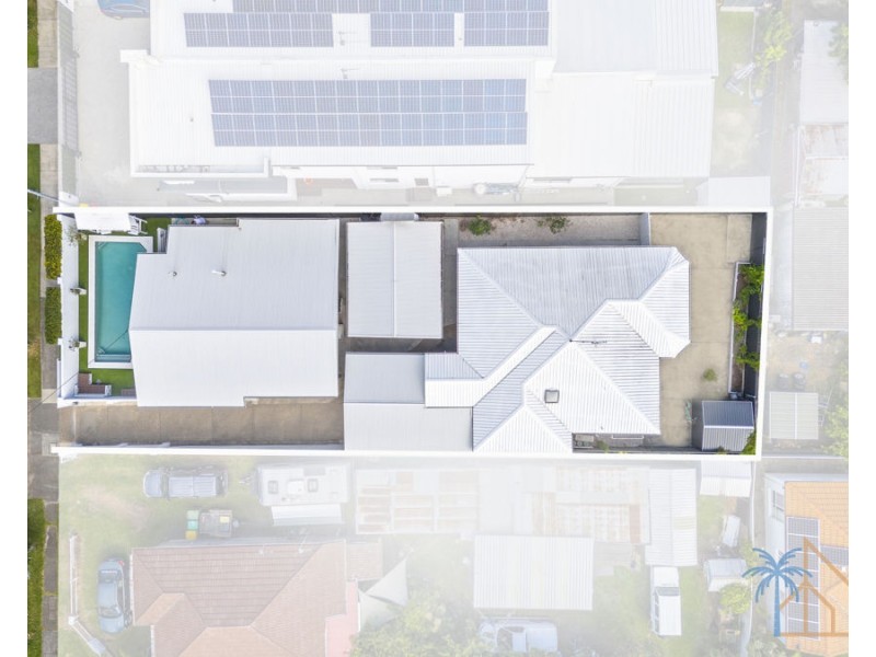 24 Middle St, Labrador QLD 4215