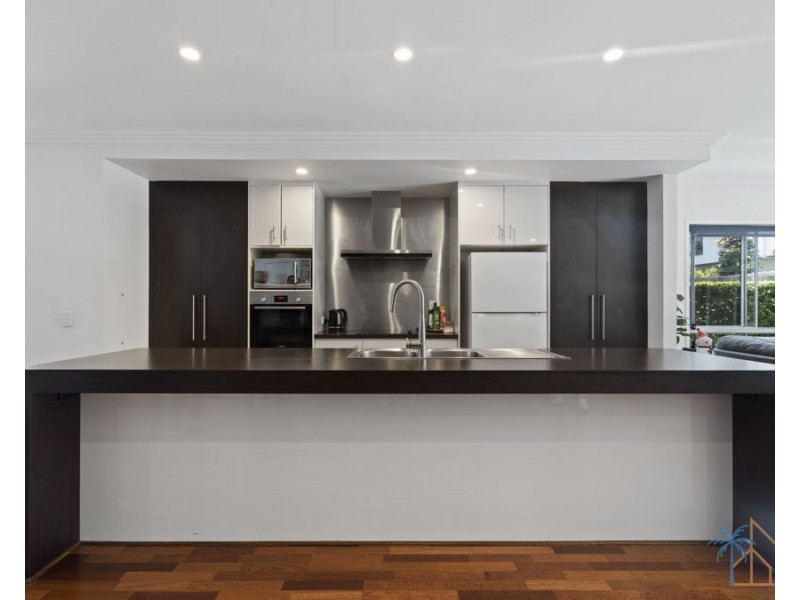 2/131 Falconer Street, Southport QLD 4215