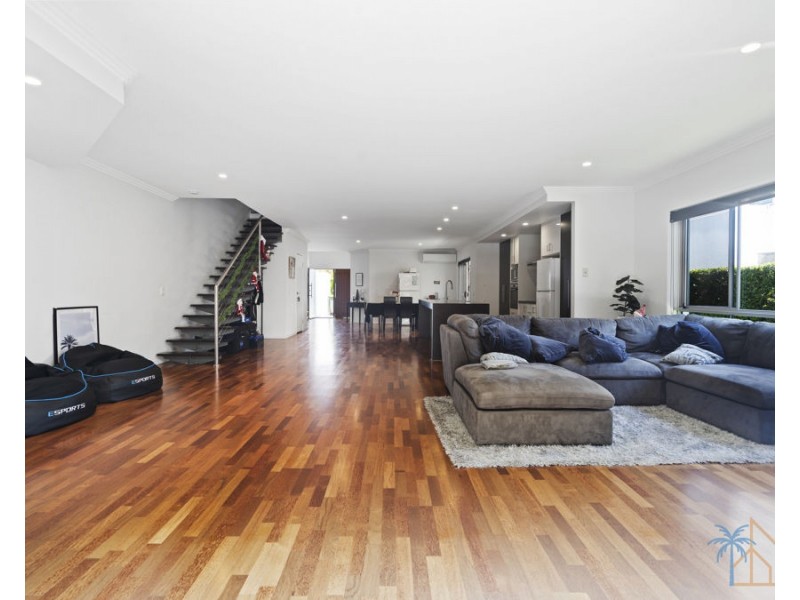 2/131 Falconer Street, Southport QLD 4215