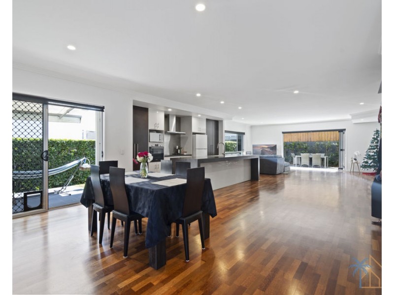 2/131 Falconer Street, Southport QLD 4215